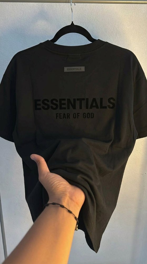 playera essential NEGRA