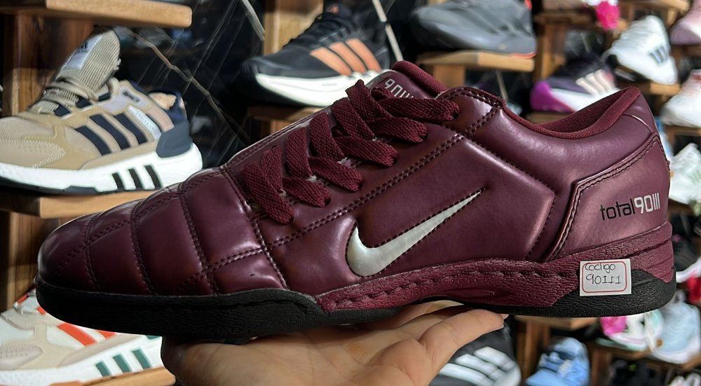 Nike Total 90 Vinotinto