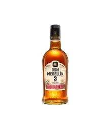 Botella de Ron Medellín Añejo
