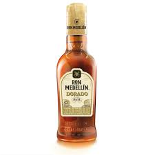 Botella de Ron Medellín Dorado