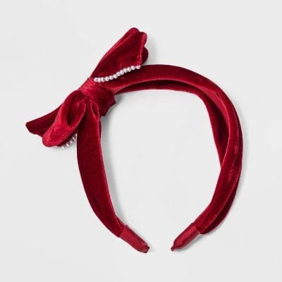 diadema roja con chongo