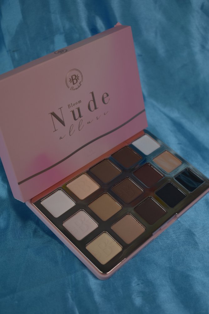 Paleta Bloom Nude bloomshel 15Tonos Alluve