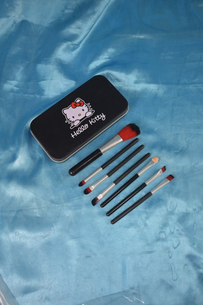 Set Brochas x6 Mini Hello Kitty