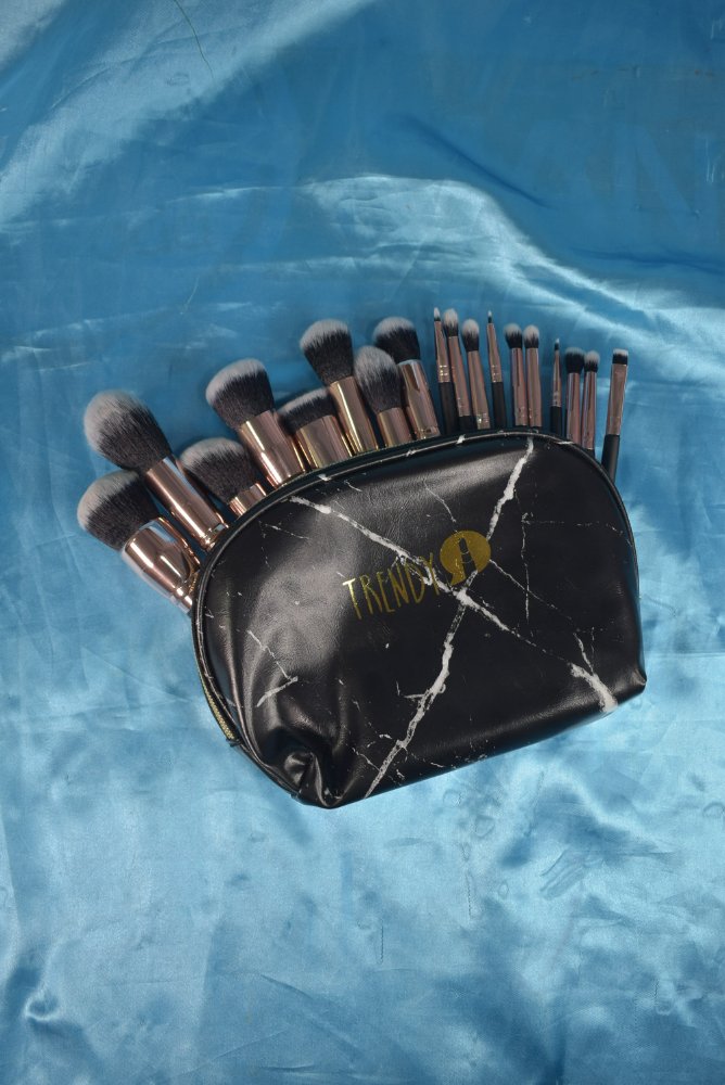 Kit Brochas Marmol Negro x18  Trendy