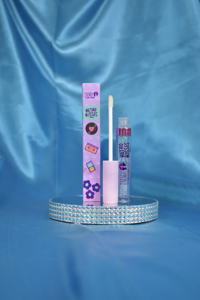 Gloss retro kisses trendy