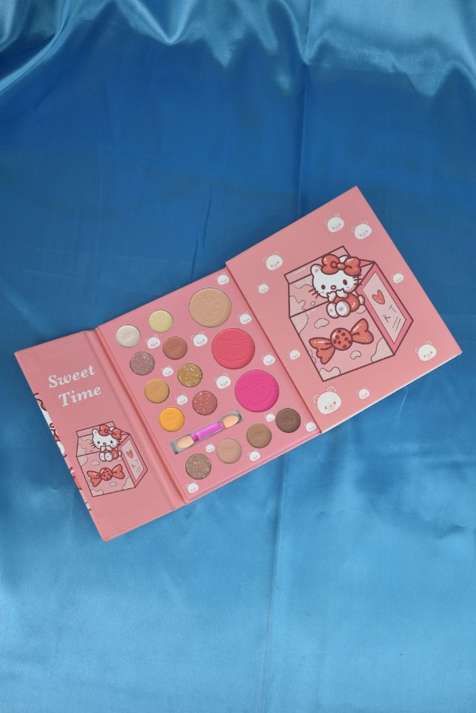 Paleta De Sombras Sweet Time Hello Kitty 15 Tonos