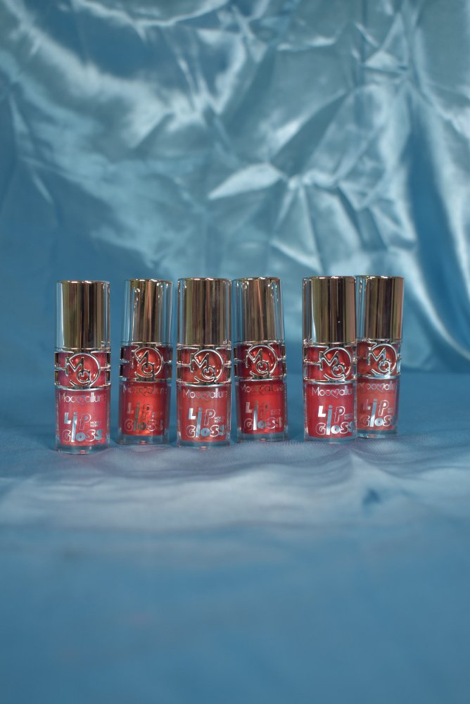 Lip GLoos Love  con color Mocmallure