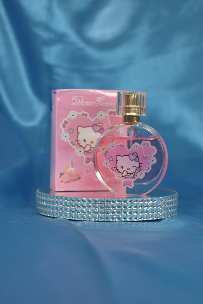 Flower rococo love perfume rosado hello kitty