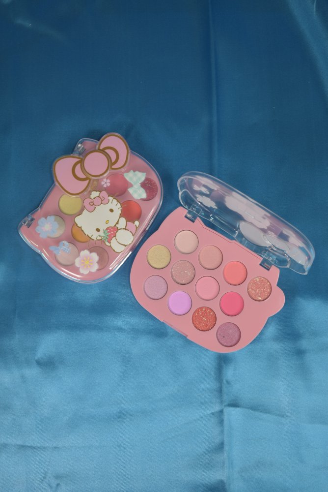 Paleta Eyes Shadow 12 tonos Hello Kitty