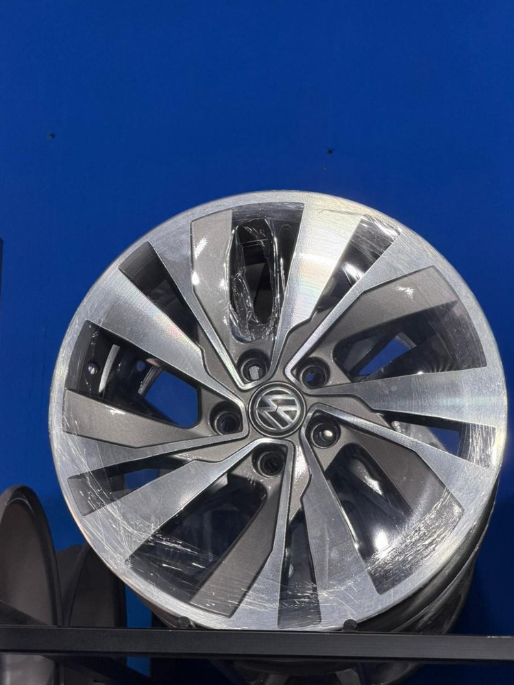 VW POLO 16'