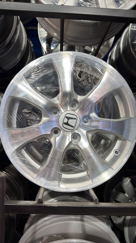 HONDA CIVIC 16' GRIS Y DIAMANTADO