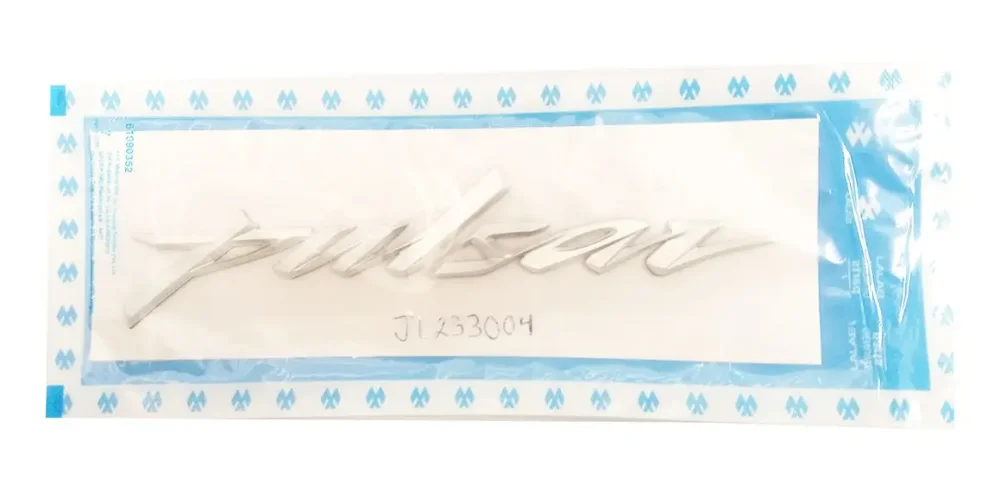 EMBLEMA DERECHO PULSAR JL233004