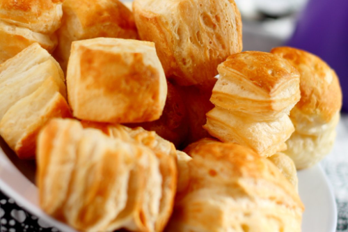 BIZCOCHO DE CHICHARRON