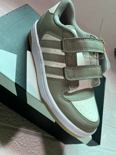 Calzado de adidas para criatura verde mate