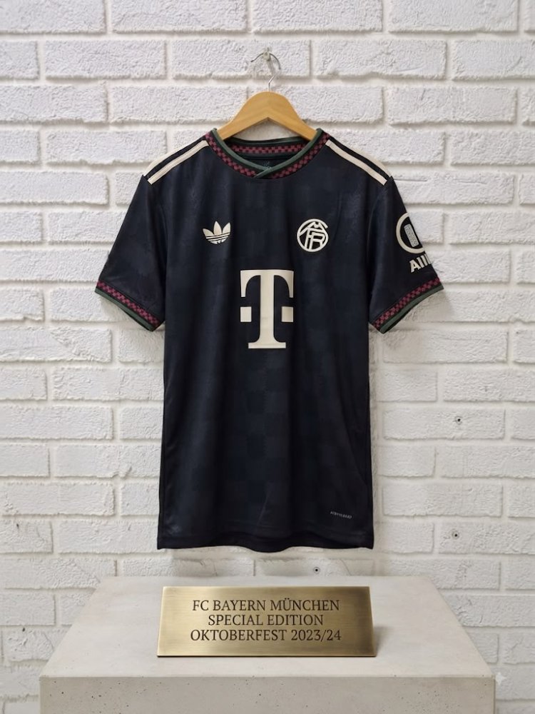 Camiseta BAYERN PRETA EDIÇÃO ESPECIAL