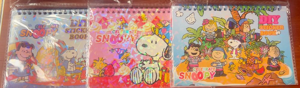 BOOK STICKER SNOOPY