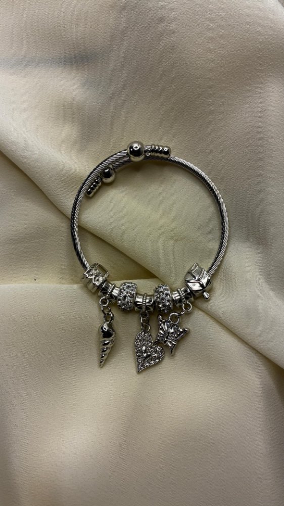 12- Pulseras Charms