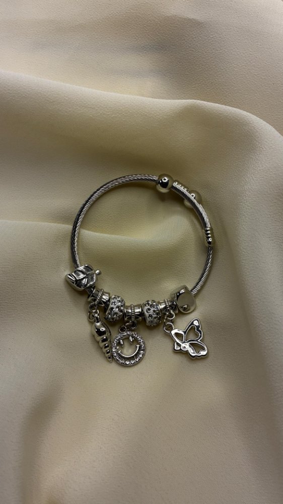 19- Pulseras Charms