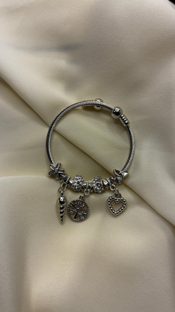 06- Pulseras Charms