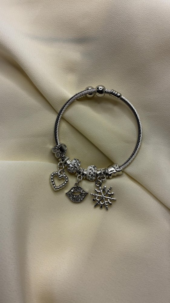 08- Pulseras Charms