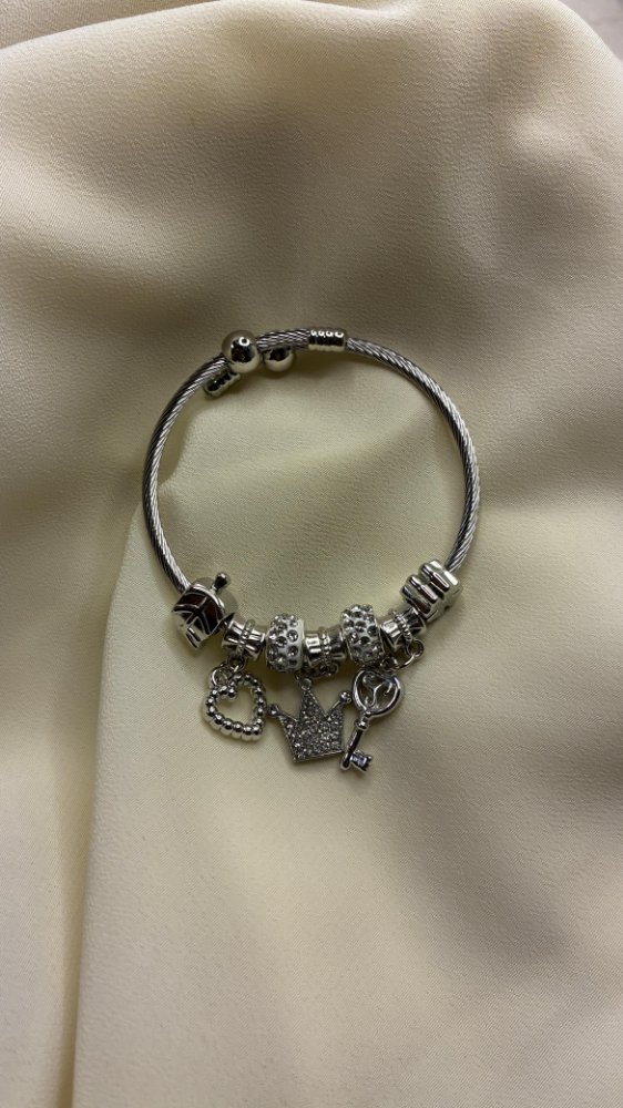 26- Pulseras Charms
