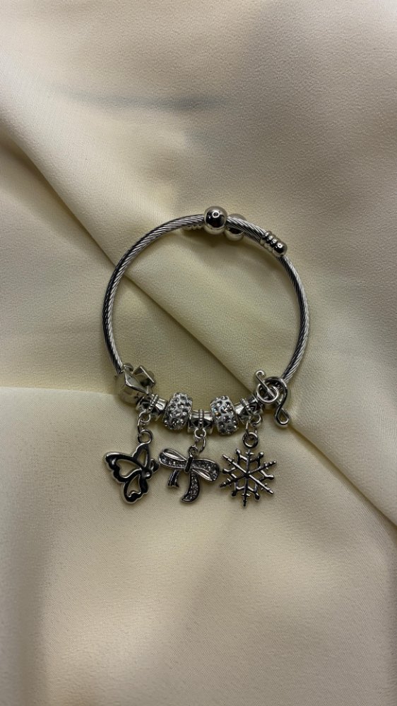 07- Pulseras Charms