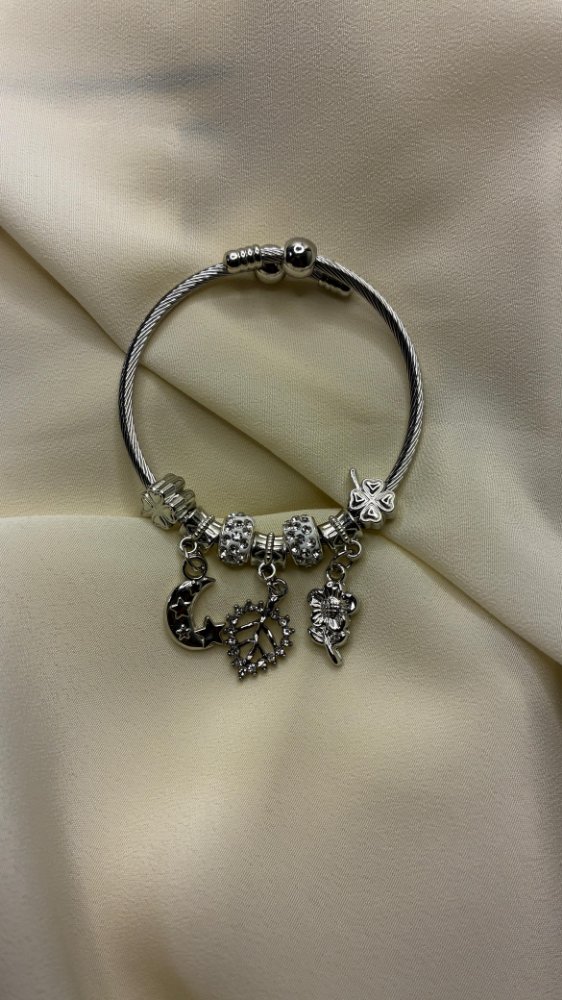 09- Pulseras Charms
