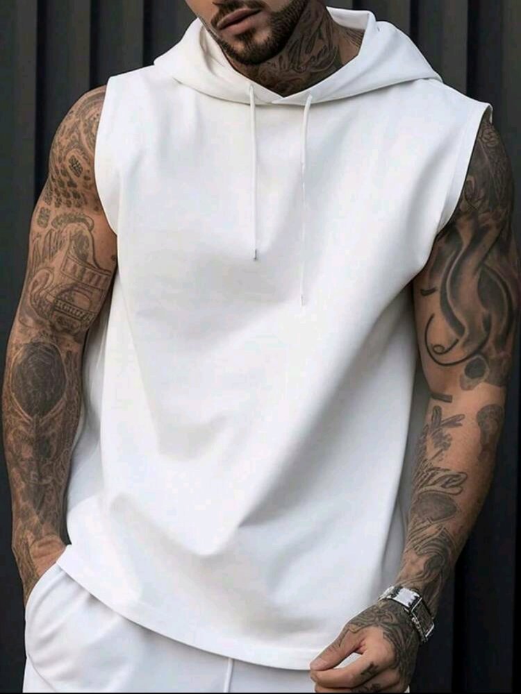 FRANELILLA CON GORRO BLANCO