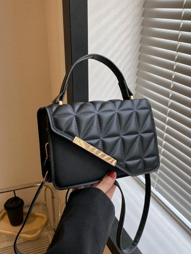BOLSO DE MANO NEGRO CON DORADO