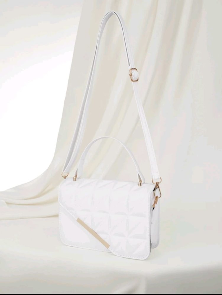BOLSO DE MANO BLANCO CON DORADO