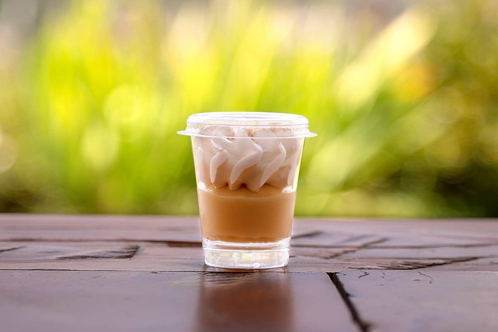 Postre en vaso sabor a caramelo