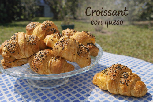 Croissant con queso