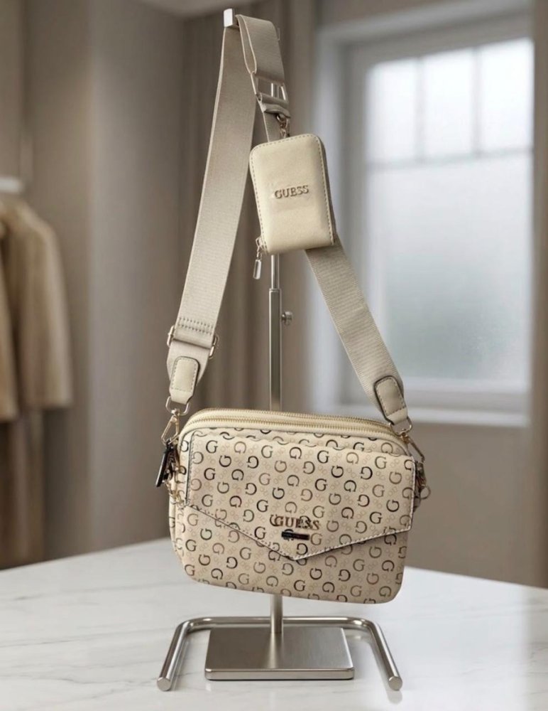 GUESS- CROSBODY MONOGRAMEADO CREMA