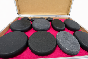 KIT DE PIEDRAS CALIENTES CON MALETIN