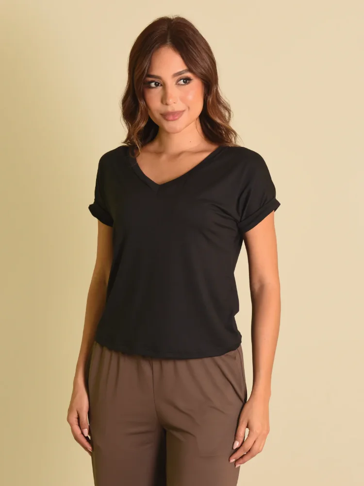 GF1023 - Camiseta Cuello V - Negra