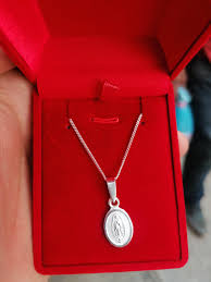 cadena caja roja