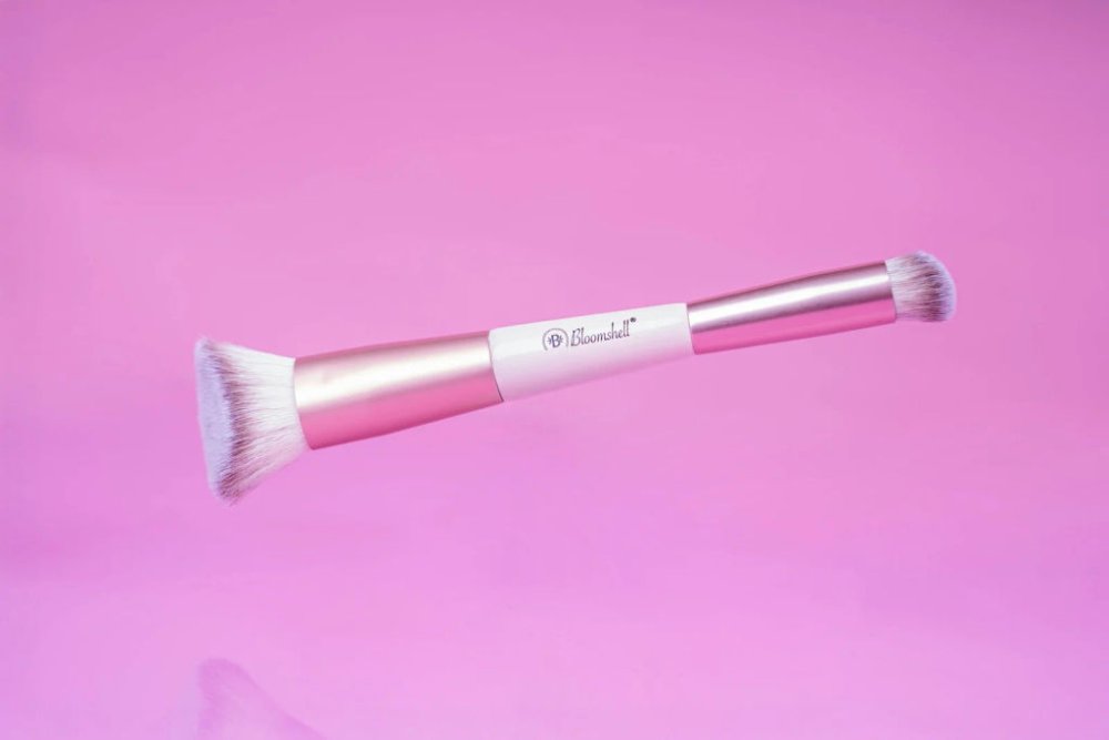 BROCHA CORRECTOR+BASE BLOOMSHELL