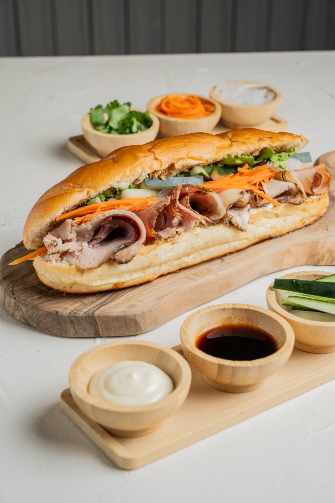 Banh mi tocino ahumado