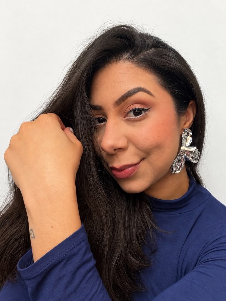 Brinco Folheado a Ouro 18k e Prata Flor Martelada Maxi