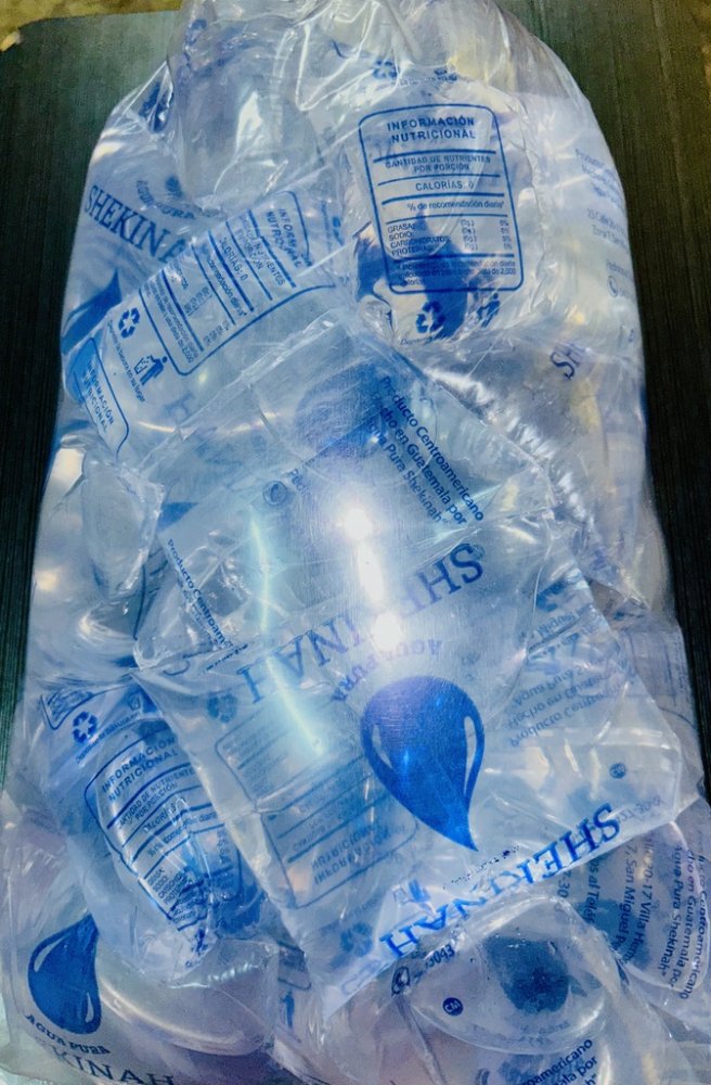 Agua pura bolsas enteras