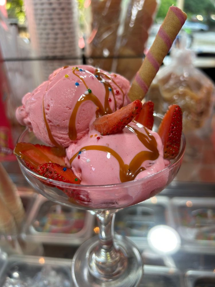 COPA DE FRESAS CON HELADO