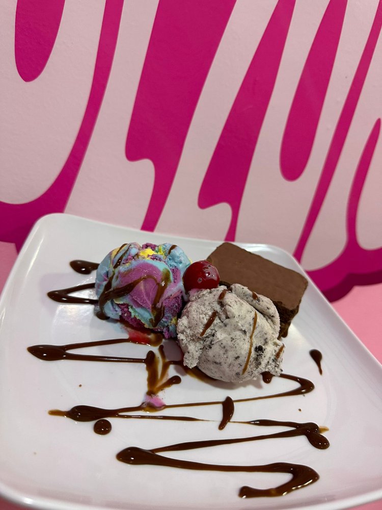 BRAWNIE CON HELADO