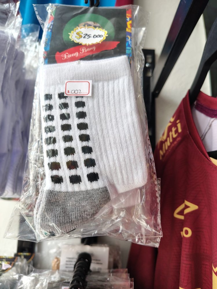 MEDIAS DEPORTIVA ANTIDESLIZANTE CORTA
