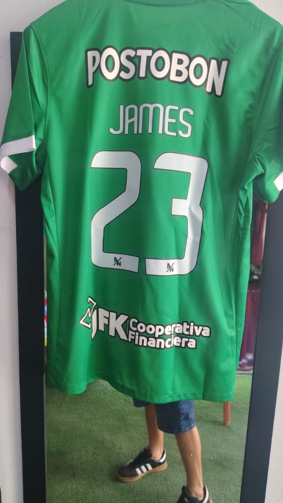TIPO JUGADOR FUTBOL COLOMBIANO