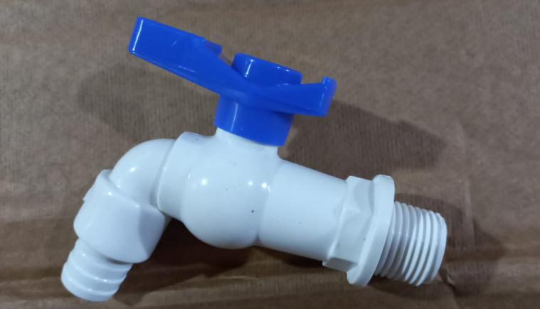 CANILLA DE PVC MEDIA PULGADA