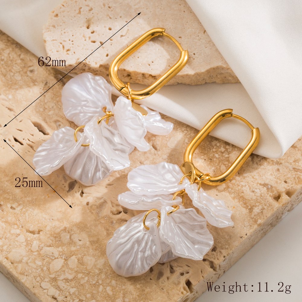 Arete con Petalos Blancos - Dorado - ART196