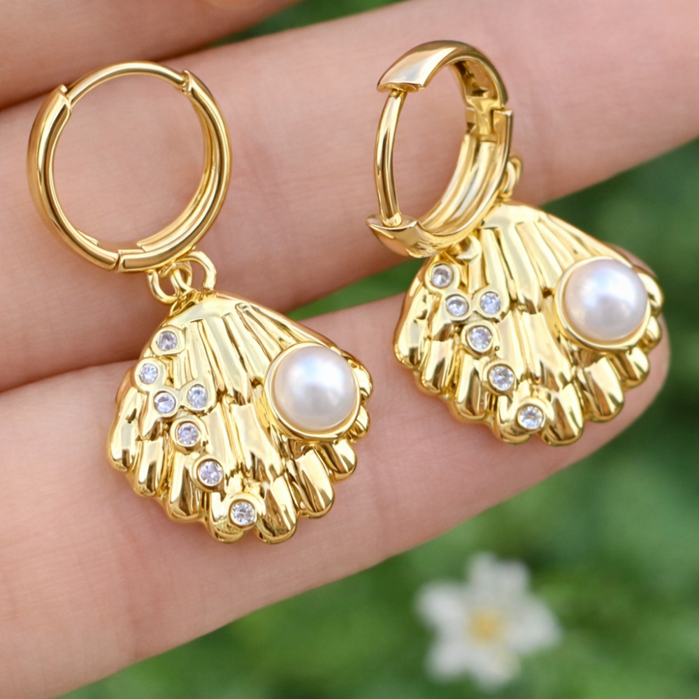 Arete Concha Marina con Perla y Diamante - Dorado - ART202