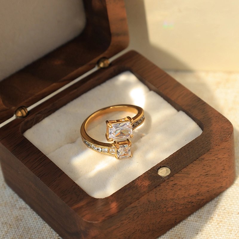 Anillo Ajustable con Diamantes y Microdiamantes - Dorado - ANI259