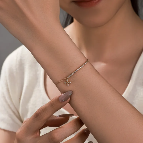 Pulsera Xuping estilo Cruzar con Microdiamantes - Dorado - PUL101