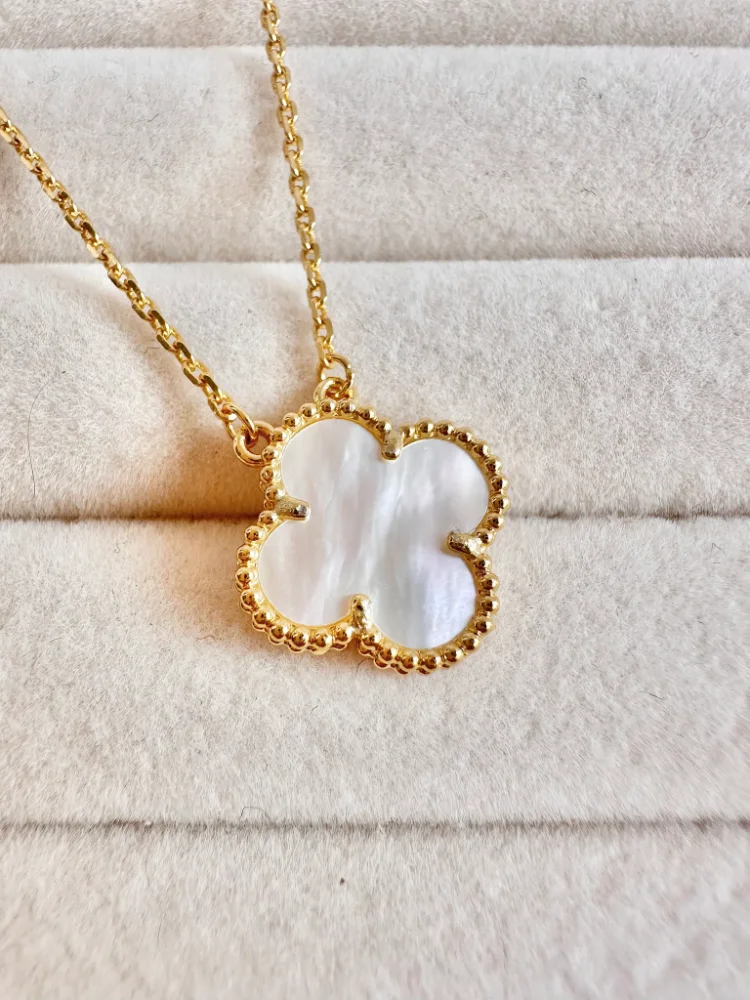 Collar Estilo Van Cleef Blanco - Dorado - COL314
